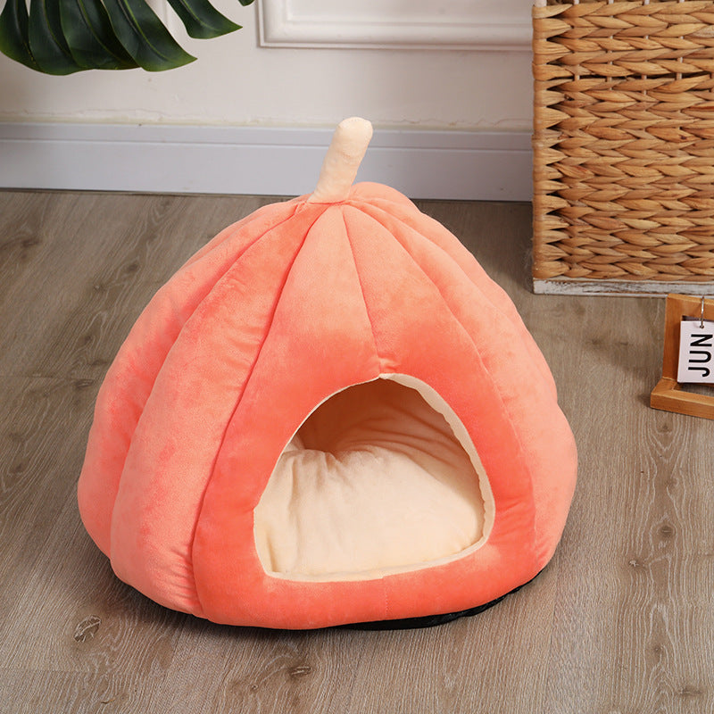 Enclosed 4-Season Cat House — All-Weather Warm Nest